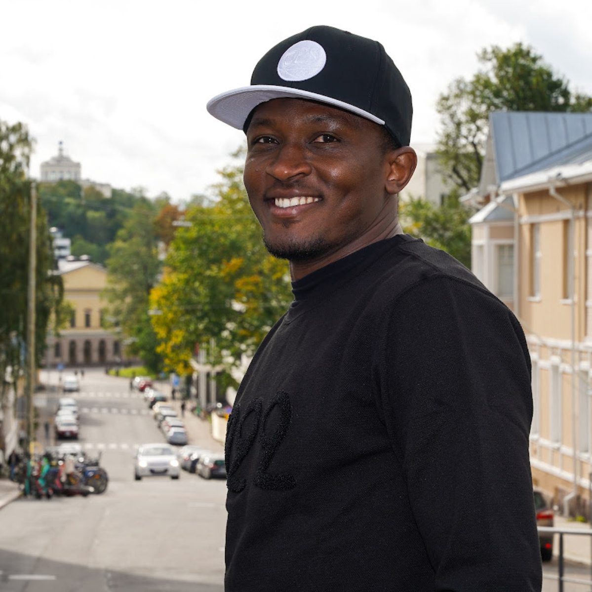 Mustavalkoinen snapback